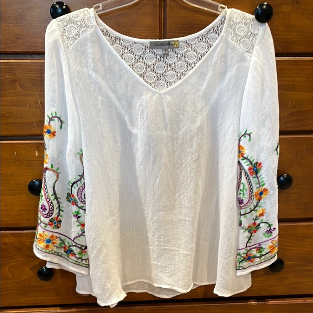 Figueroa and Flower white top with embroidered sleeves